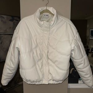New without tags (never worn). Women’s white leather jacket.